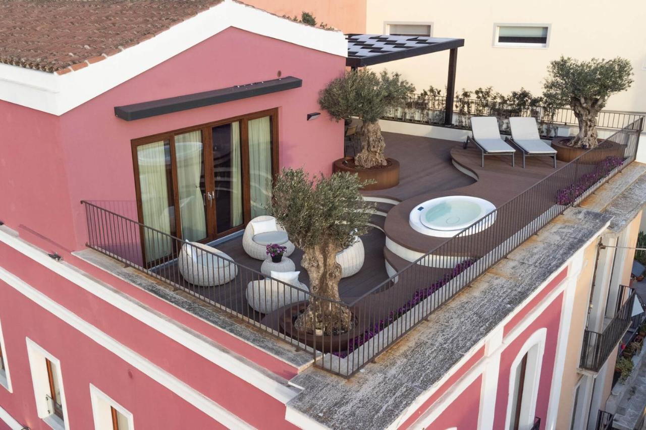 Palazzo Ferrucci Luxury Suites Кальярі Екстер'єр фото