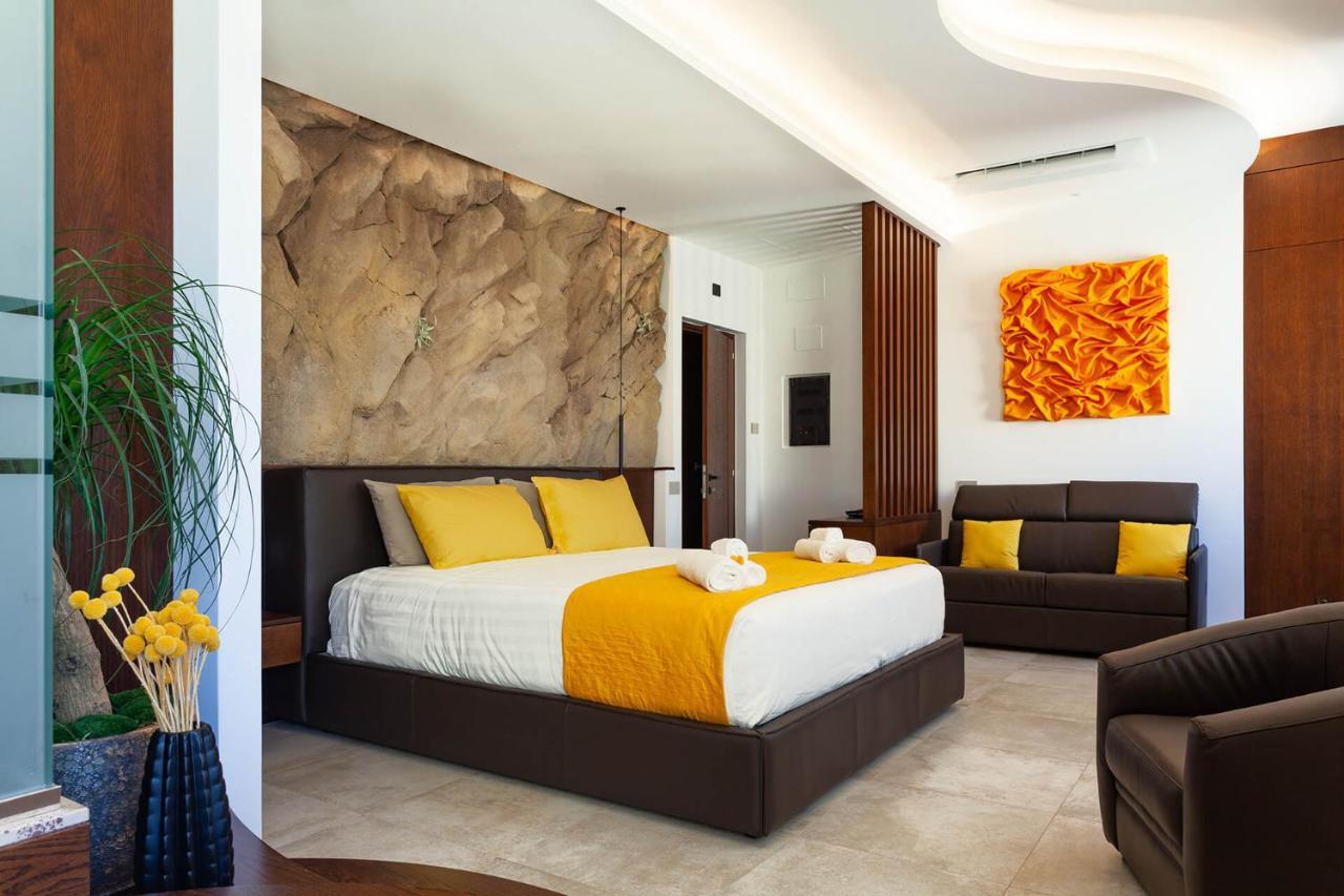 Palazzo Ferrucci Luxury Suites Кальярі Екстер'єр фото