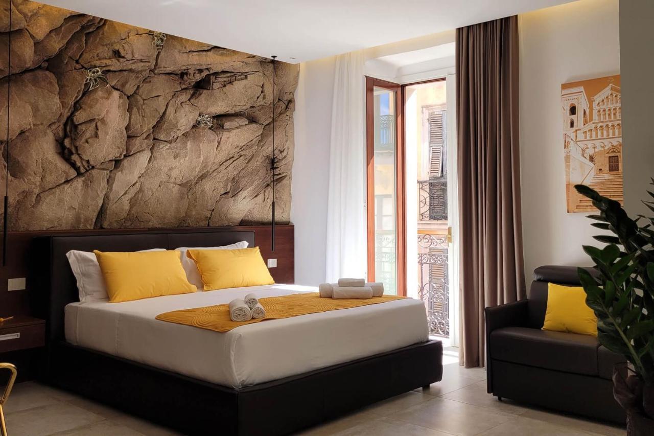 Palazzo Ferrucci Luxury Suites Кальярі Екстер'єр фото
